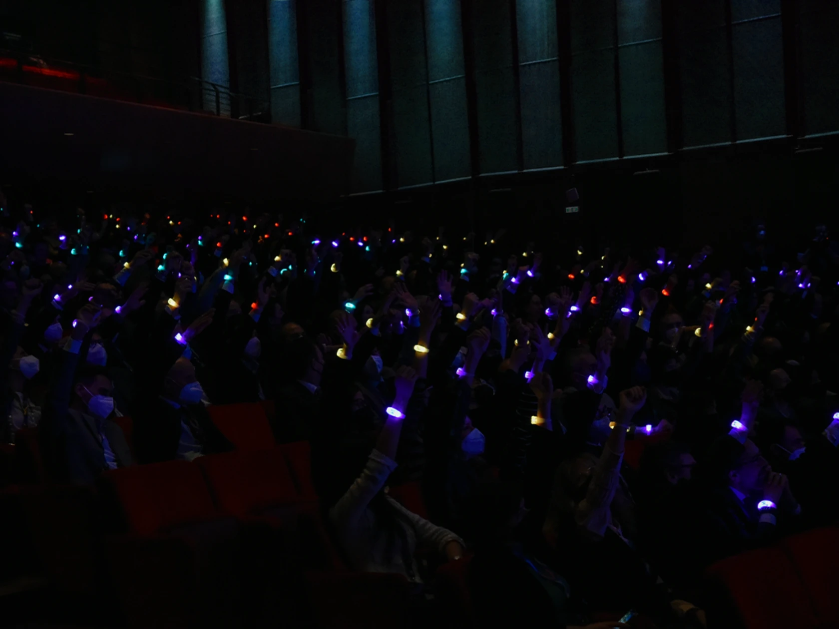 Dall’engagement digitale di preparazione agli allestimenti della location, passando per le diverse attività di interazione, organizzate in presenza nella prestigiosa cornice dell’Auditorium Parco della Musica di Roma, l’armonia è stato il fil rouge dell’operazione. A cavallo delle due giornate di plenaria, che hanno coinvolto oltre 400 partecipanti, un sontuoso momento di celebrazione si è tenuto nei suggestivi spazi del Salone delle Fontane all’EUR, dove un gruppo di musicisti jazz ha impreziosito con un live di altissimo livello tecnico la cena di gala. Realizzando una perfetta armonia fra propositi di business e coinvolgimento emotivo..