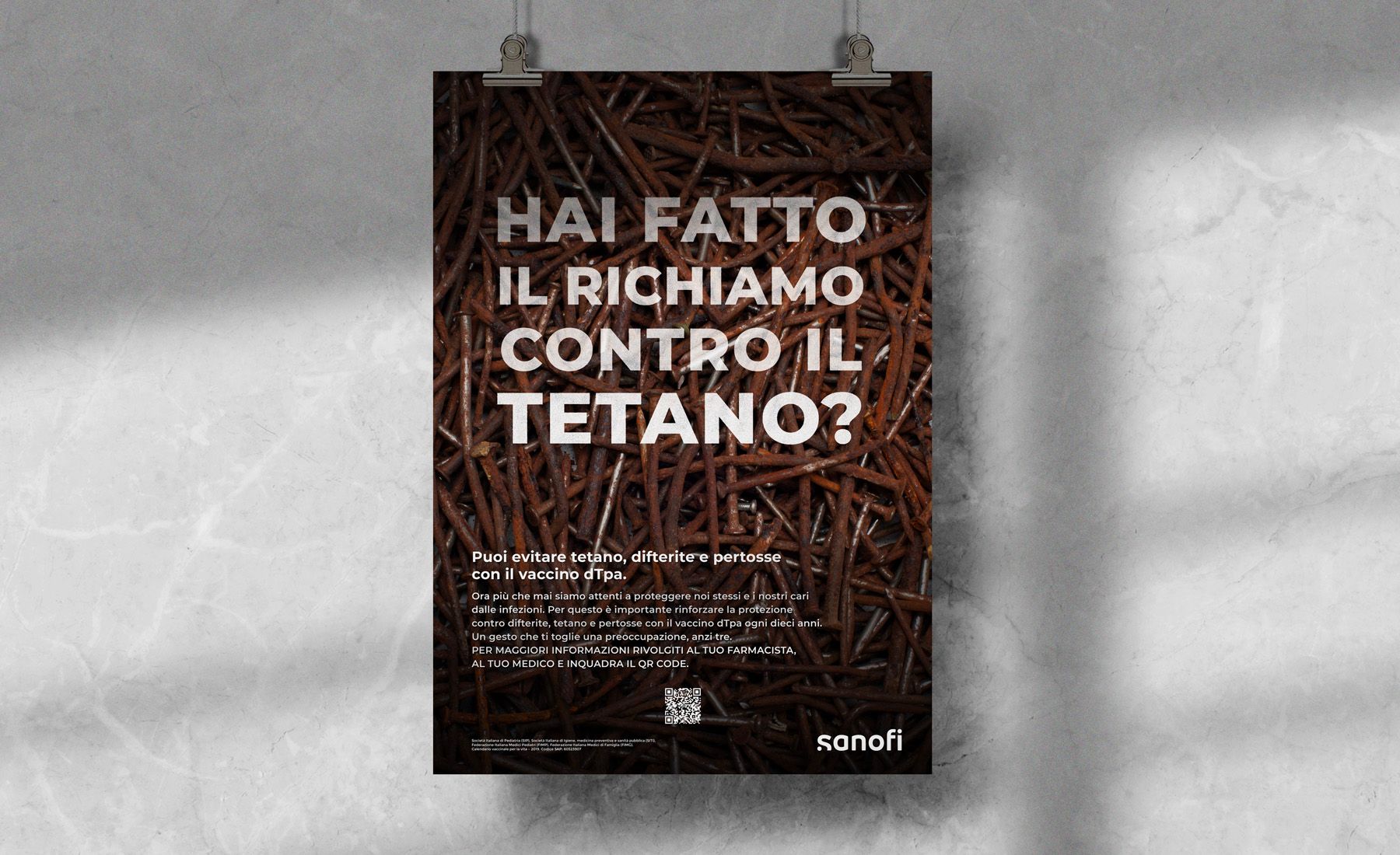 Per dare al messaggio l’impatto immediato che ci chiedeva il cliente, abbiamo scelto di visualizzare il problema con l’oggetto che nell’immaginario collettivo rappresenta il più comune veicolo di tetano.