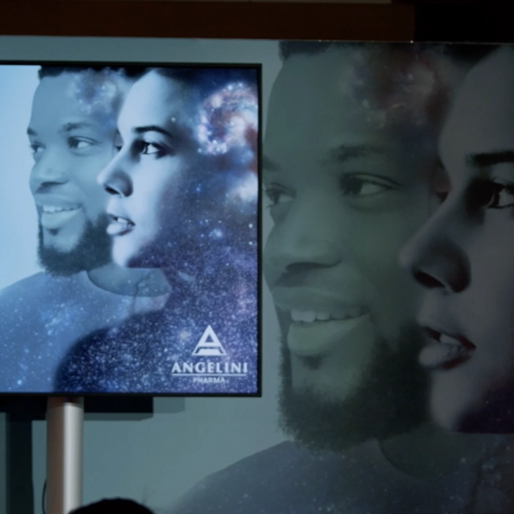 Per accompagnare Angelini Pharma in questo processo di educazione e informazione digitale, in occasione dello Psychiatry Innovation Summit - appuntamento di aggiornamento e formazione dedicato ai più rinomati psichiatri e psicologi mondiali - abbiamo ideato una meccanica di ingaggio che potesse proiettare il pubblico in una dimensione a dir poco futuristica.